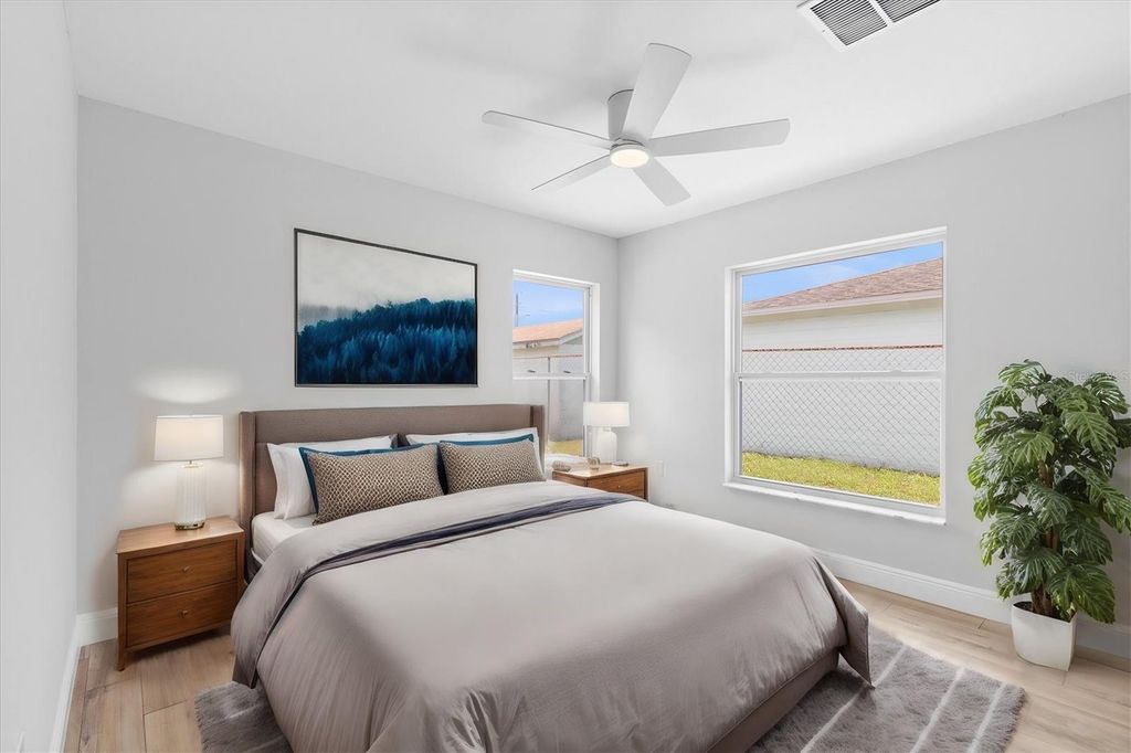 Image 8 of property listing at 2014 E WOOD STREET, Tampa, FL 33604