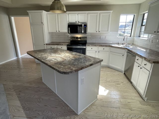 208 S Poplar Avenue, Broken Arrow, OK 74012