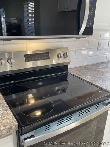 208 S Poplar Avenue, Broken Arrow, OK 74012