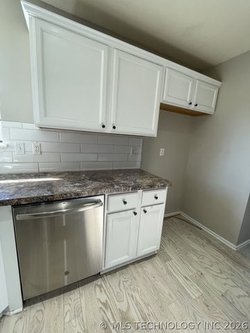 208 S Poplar Avenue, Broken Arrow, OK 74012