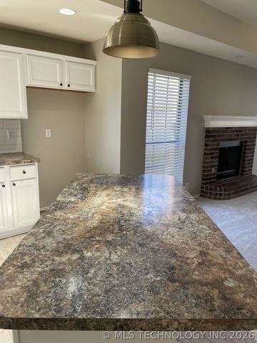 208 S Poplar Avenue, Broken Arrow, OK 74012