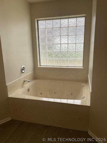 208 S Poplar Avenue, Broken Arrow, OK 74012