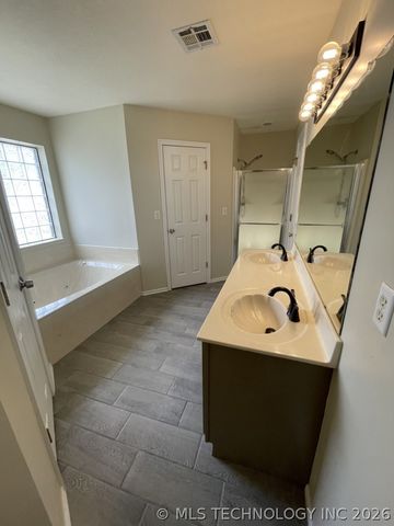 208 S Poplar Avenue, Broken Arrow, OK 74012