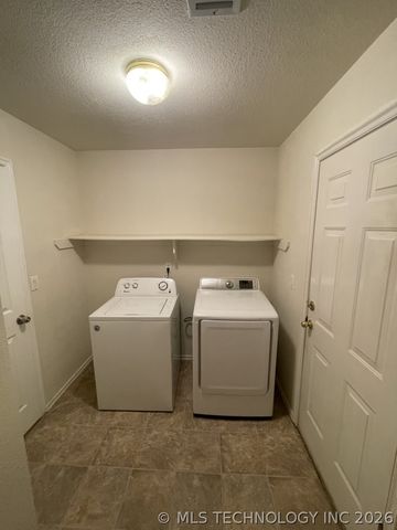 208 S Poplar Avenue, Broken Arrow, OK 74012