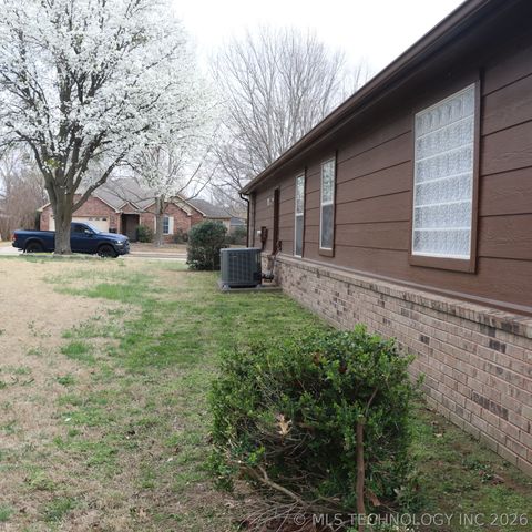 208 S Poplar Avenue, Broken Arrow, OK 74012