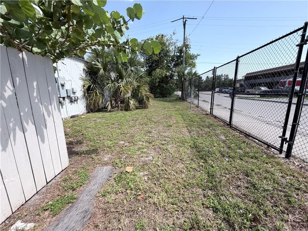 2054 Crawford ST, FORT MYERS, FL 33901 — photo 4