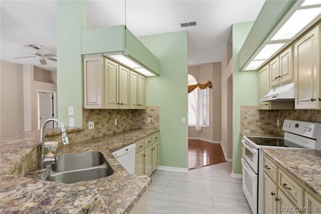 19851 SW 93rd Lane Road, Dunnellon, FL 34432