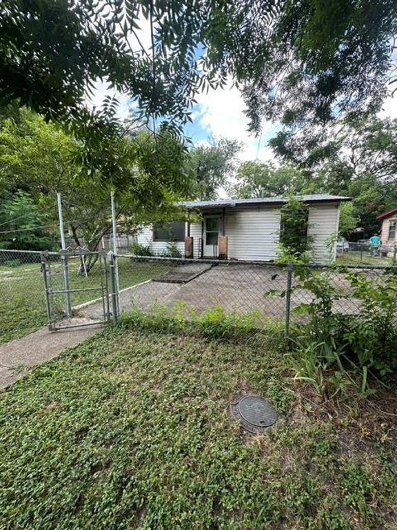 1127 Mark ST D, Austin, TX 78721