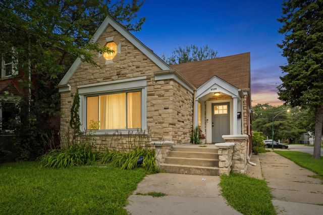 8559 S Phillips Avenue, Chicago, IL 60617