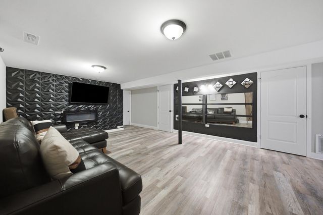 8559 S Phillips Avenue, Chicago, IL 60617