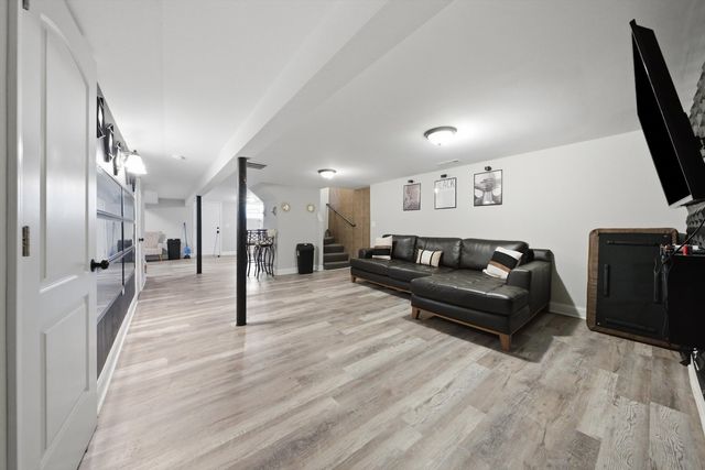 8559 S Phillips Avenue, Chicago, IL 60617