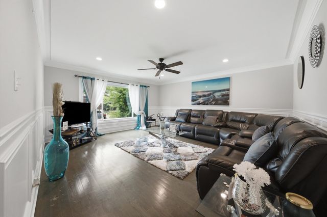 8559 S Phillips Avenue, Chicago, IL 60617