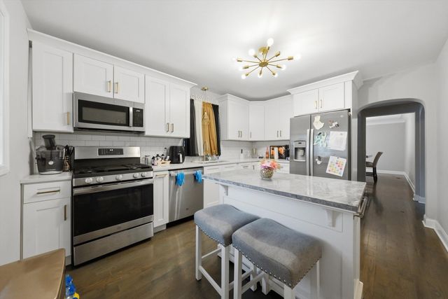 8559 S Phillips Avenue, Chicago, IL 60617