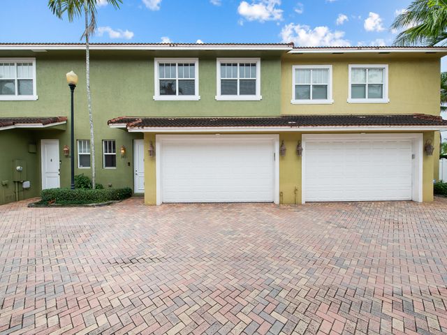 3434 NE 13th Avenue, Oakland Park, FL 33334
