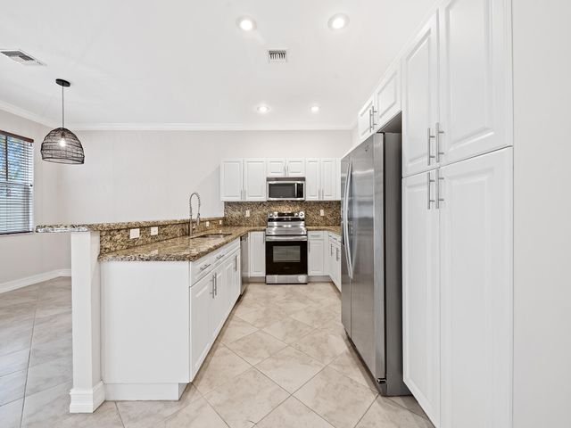 3434 NE 13th Avenue, Oakland Park, FL 33334