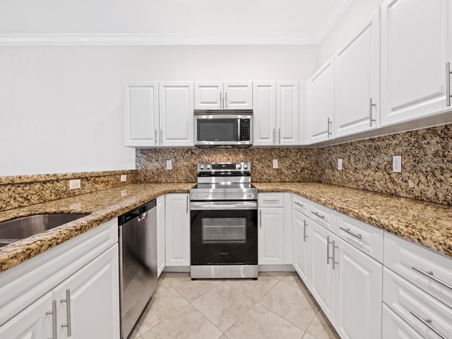 3434 NE 13th Avenue, Oakland Park, FL 33334