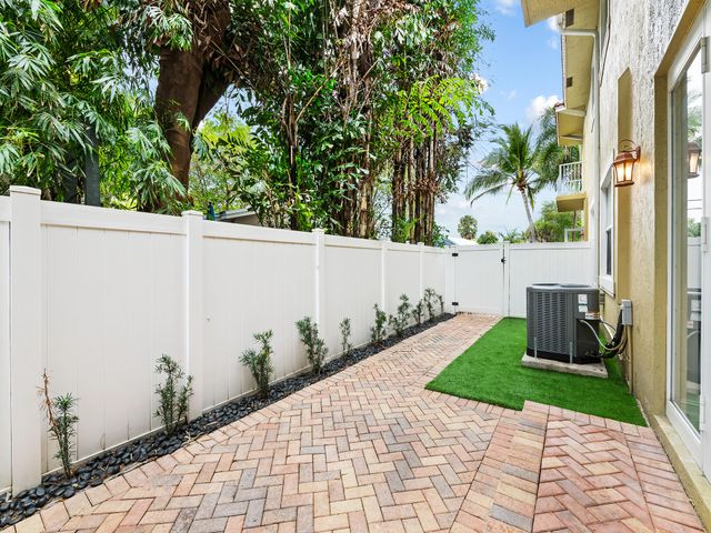 3434 NE 13th Avenue, Oakland Park, FL 33334