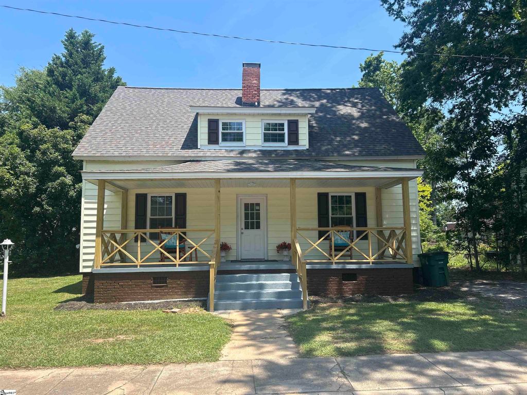106 Washington Street, Clinton, SC 29325