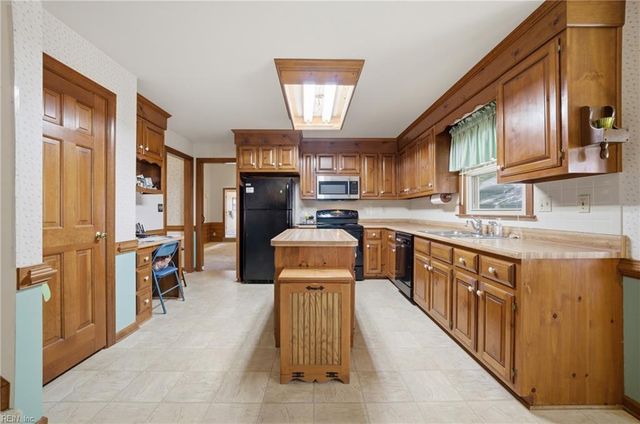 1233 Worthington LN, Virginia Beach, VA 23464