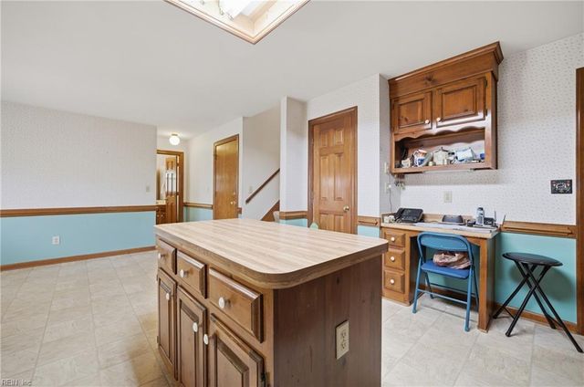 1233 Worthington LN, Virginia Beach, VA 23464