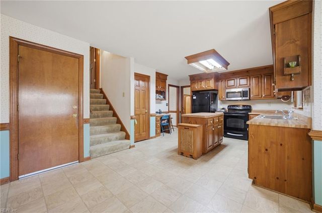 1233 Worthington LN, Virginia Beach, VA 23464