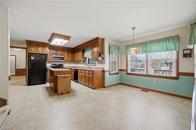 1233 Worthington LN, Virginia Beach, VA 23464