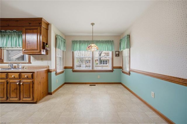 1233 Worthington LN, Virginia Beach, VA 23464