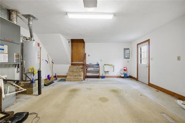 1233 Worthington LN, Virginia Beach, VA 23464