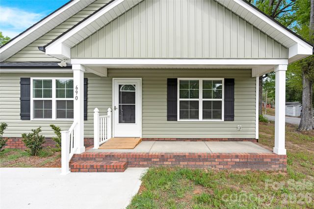 690 Wilshire Avenue SW, Concord, NC 28027