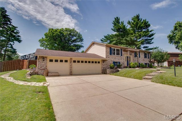 1905 Cheyenne Drive, Godfrey, IL 62035