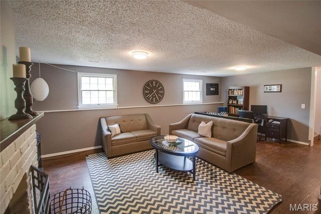 1905 Cheyenne Drive, Godfrey, IL 62035