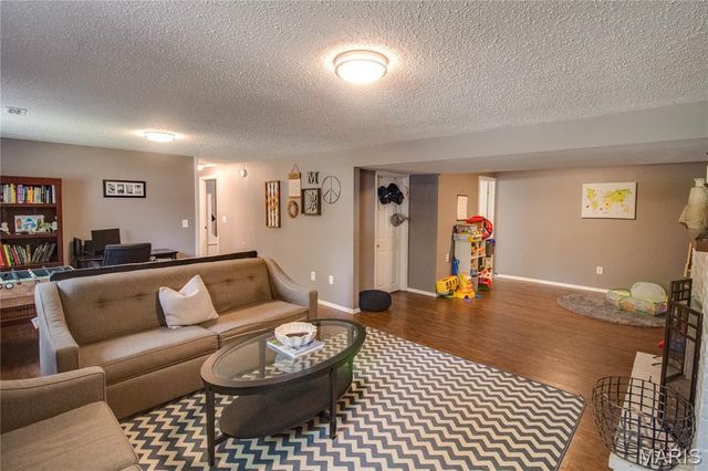 1905 Cheyenne Drive, Godfrey, IL 62035