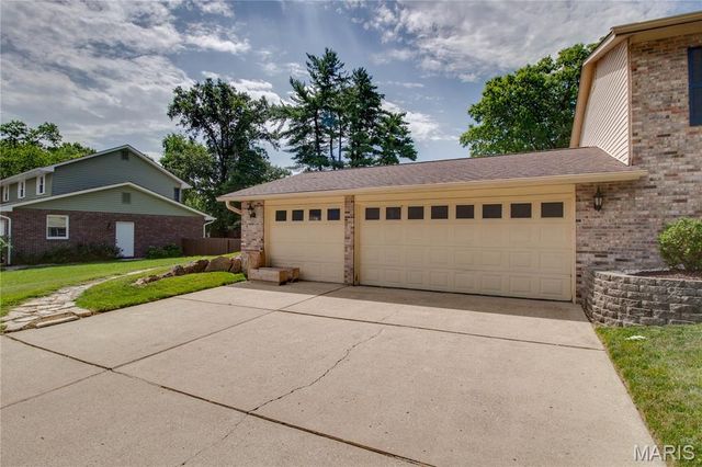 1905 Cheyenne Drive, Godfrey, IL 62035