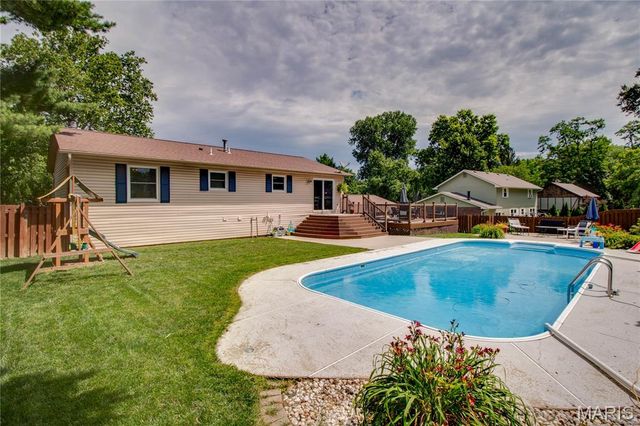 1905 Cheyenne Drive, Godfrey, IL 62035