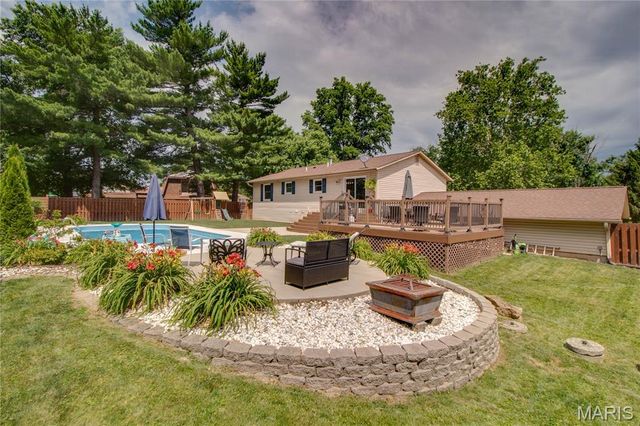 1905 Cheyenne Drive, Godfrey, IL 62035