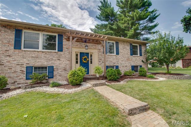 1905 Cheyenne Drive, Godfrey, IL 62035