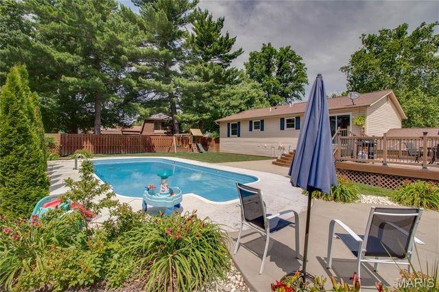1905 Cheyenne Drive, Godfrey, IL 62035