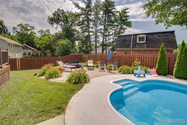 1905 Cheyenne Drive, Godfrey, IL 62035