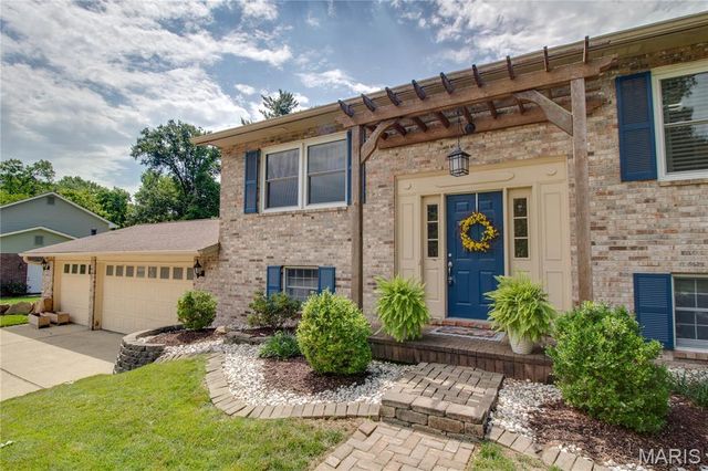 1905 Cheyenne Drive, Godfrey, IL 62035