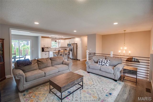 1905 Cheyenne Drive, Godfrey, IL 62035