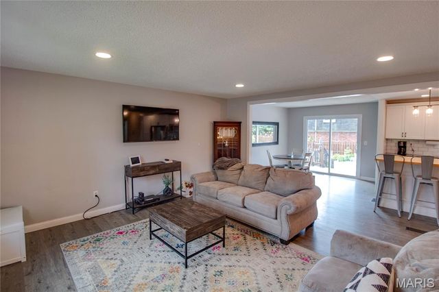 1905 Cheyenne Drive, Godfrey, IL 62035