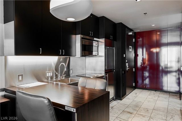 4381 West Flamingo Road 818, Las Vegas, NV 89103