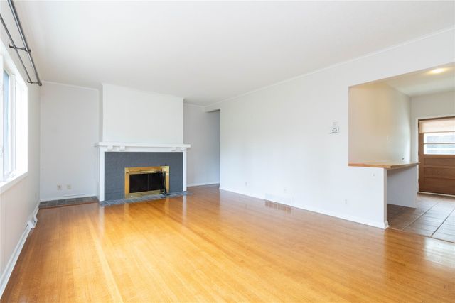 5322 Ingersoll Avenue A-1, Des Moines, IA 50312