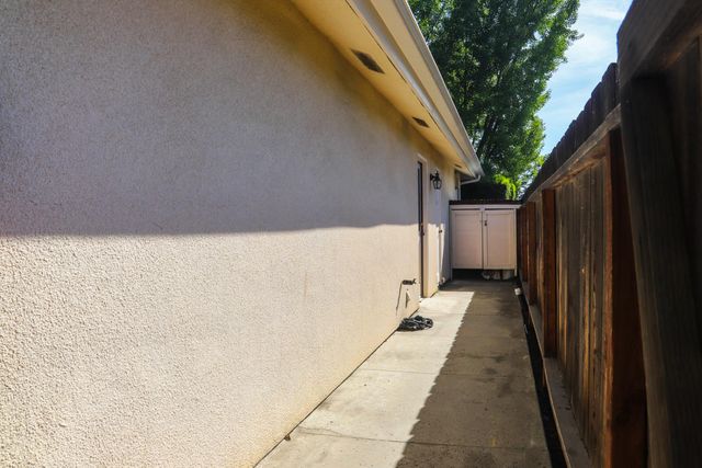 7561 N Hayston Avenue, Fresno, CA 93720