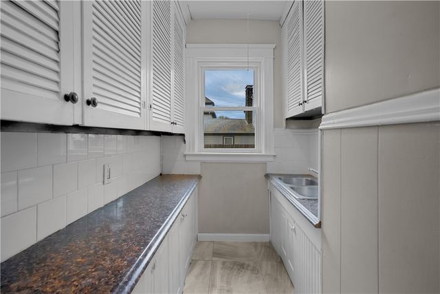207 Oakland Avenue 1, Providence, RI 02908