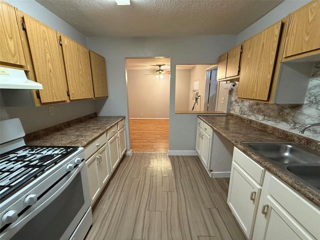 4214 Kinne Street, Bacliff, TX 77518