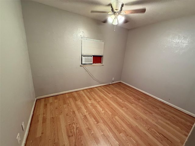 4214 Kinne Street, Bacliff, TX 77518