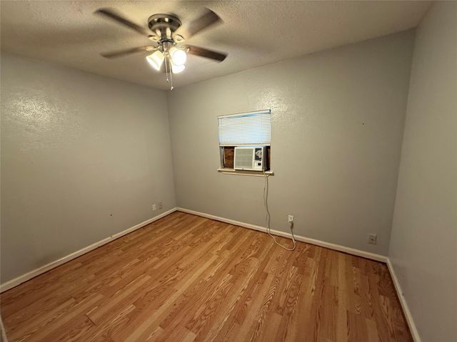 4214 Kinne Street, Bacliff, TX 77518