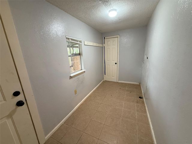 4214 Kinne Street, Bacliff, TX 77518