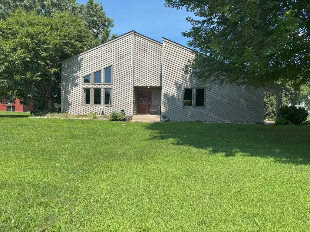 7001 Rolling View Drive, Saint Cloud, MN 56303